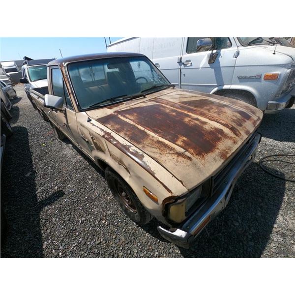 TOYOTA PICK-UP 1982 ADT-DONATION