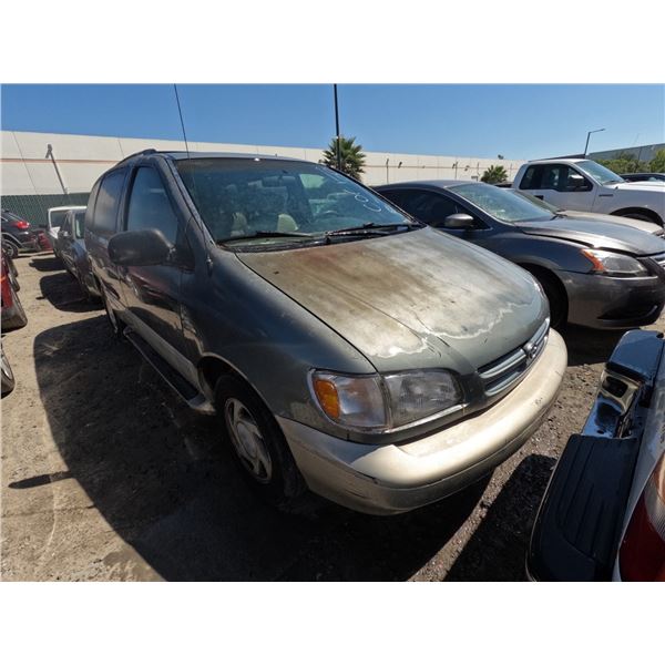 TOYOTA SIENNA 1998 SALV T/DONATION