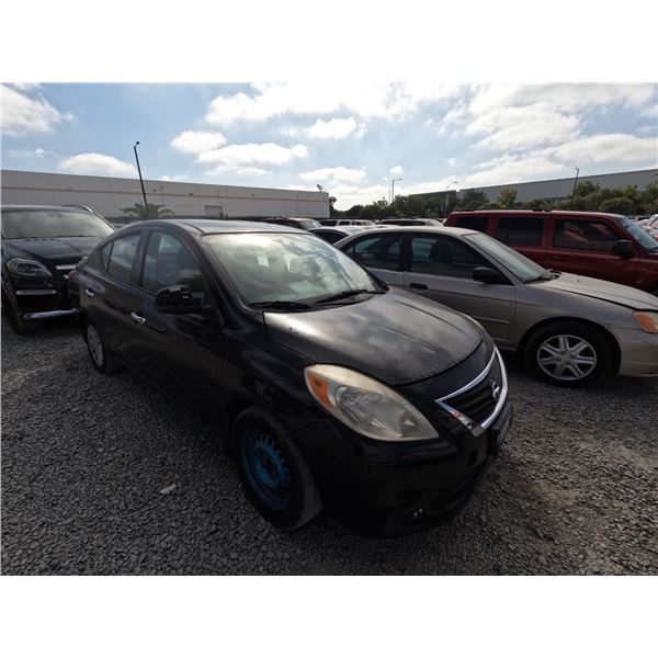 NISSAN VERSA 2014 SALV/T
