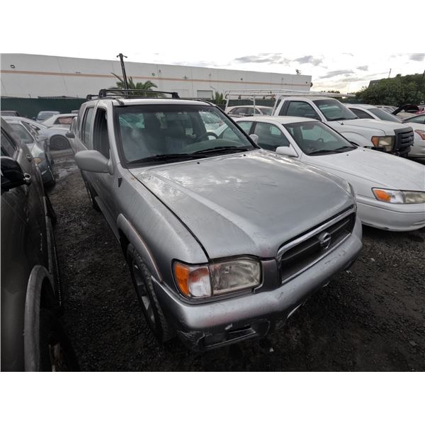 NISSAN PATHFINDER 2002 ADT