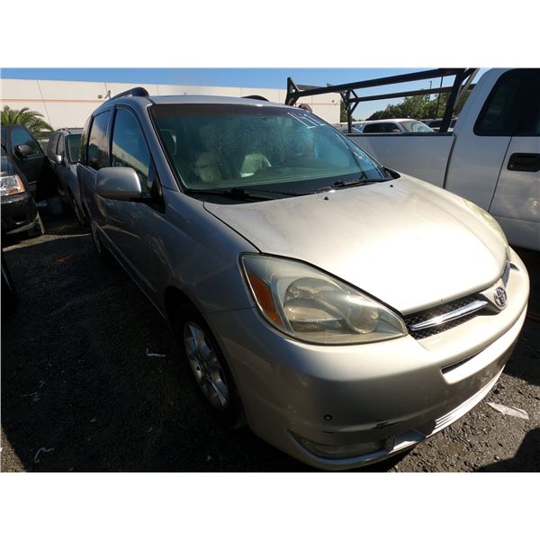 TOYOTA SIENNA 2004 ADT-DONATION