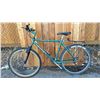 Image 2 : GIANT GREEN 21 SPEED BICYCLE WITH DISC BRAKES