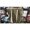Image 2 : LEVIS GREEN EXTRA EXTRA LARGE T SHIRTS *2 PCS*