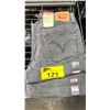 Image 1 : LEVIS WEDGIE STRAIGHT JEANS *SIZE 29 28 - 2 PAIRS*