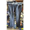 Image 2 : LEVIS 725 HIGH-RISE BOOTCUT JEANS *SIZE 30 34 - 4 PAIRS*