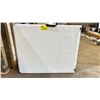 Image 1 : 6' FOLDING TABLE *HAS MINOR CRACK*