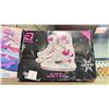 Image 2 : SHELF OF CHILDREN'S ICE SKATES IN ASSORTED SIZES