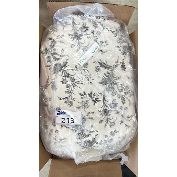 QUEEN SIZE DUVET WITH COVER AND 4 PILLOW CASES