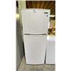 Image 1 : MAGIC CHEF 24"W WHITE APARTMENT SIZE REFRIGERATOR