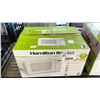 Image 1 : HAMILTON BEACH 0.7 CU. FT CAPACITY MICROWAVE OVEN