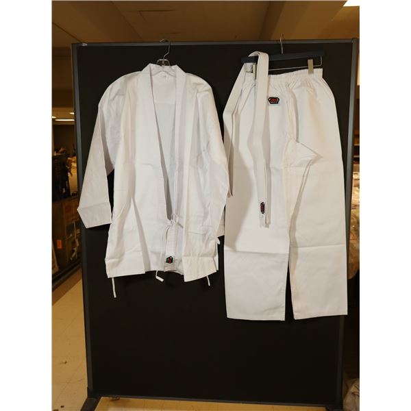 UNIFORME DE KARATÉ GR: 6/190 BLANC LOGO JKS