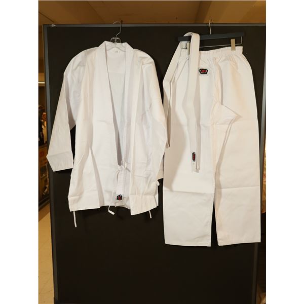 UNIFORME DE KARATÉ GR: 6/190 BLANC LOGO JKS