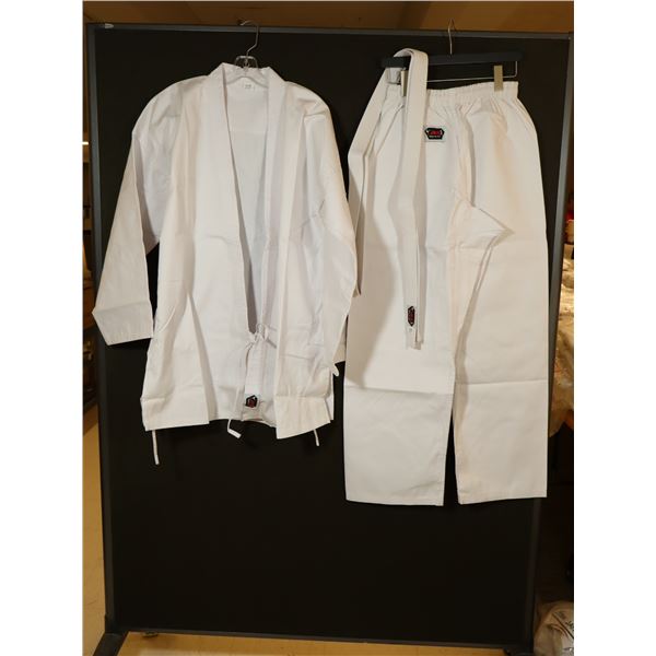 UNIFORME DE KARATÉ GR: 6/190 BLANC LOGO JKS
