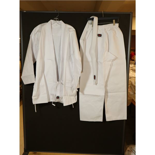 UNIFORME DE KARATÉ GR: 6/190 BLANC LOGO JKS