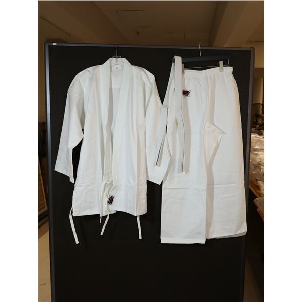 UNIFORME DE KARATÉ GR: 5/180 BLANC LOGO JKS