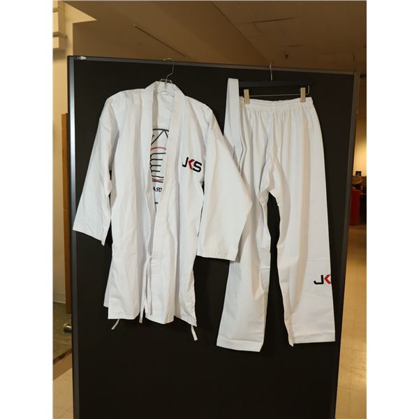 UNIFORME DE KARATÉ GR: 4/170 BLANC LOGO JKS