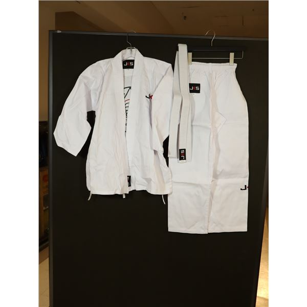 UNIFORME DE KARATÉ GR: 2/150 BLANC LOGO JKS