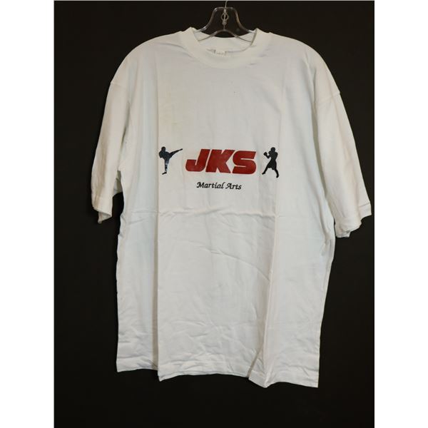CHANDAIL BLANC HOMMES LOGO JKS DIAD GR: 3-S 2-L 3-XL