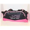 Image 1 : SAC DE SPORT LOGO JKS MARTIAL ARTS ROSE/NOIR