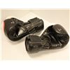 Image 2 : LOT: 2 PAIRE DE GANTS DE BOXE ATF SPORTS BLANC/NOIR/ROUGE ASST