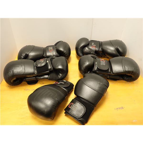 LOT: 5 PAIRE DE GANTS DE BOXE LOGO JKS NOIR GR: ASST