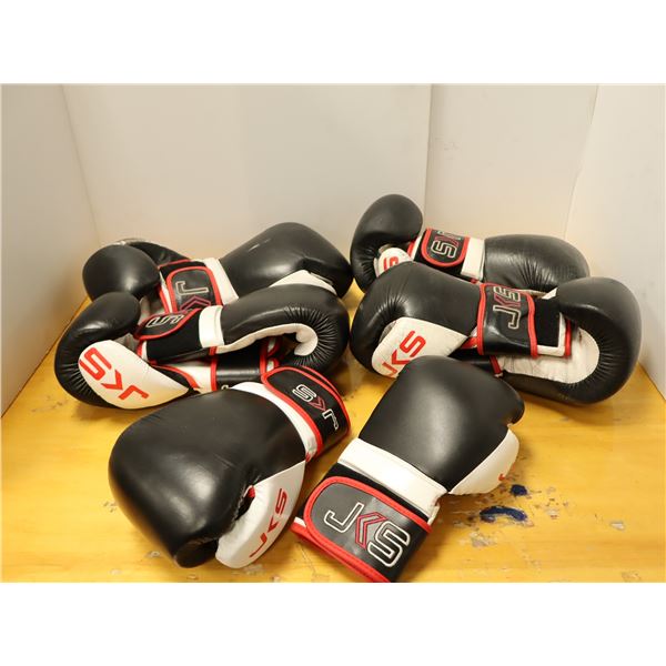 LOT: 5 PAIRE DE GANTS DE BOXE LOGO JKS NOIR/BLANC/ROUGE GR: ASST
