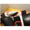 Image 3 : LOT: 5 PAIRE DE GANTS DE BOXE LOGO JKS NOIR/BLANC/ROUGE GR: ASST