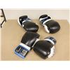 Image 1 : LOT: 3 PAIRE DE GANTS DE BOXE LOGO JKS NOIR/BLANC/BLEU GR: ASST