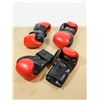 Image 2 : LOT: 3 PAIRE DE GANTS DE BOXE LOGO JKS NOIR/ROUGE GR: ASST