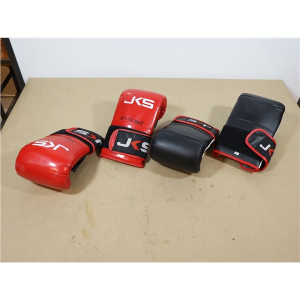 LOT: 2 PAIRE DE GANTS DE BOXE LOGO JKS NOIR/ROUGE ET NOIR/BLANC GR: ASST
