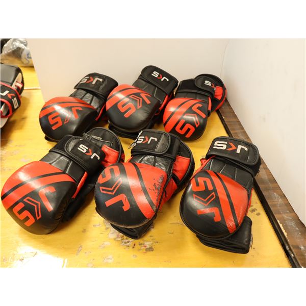 LOT: 6 PAIRE DE GANTS DE BOXE LOGO JKS NOIR/ROUGE GR: ASST