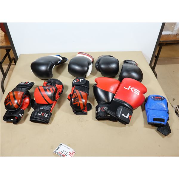 LOT: 12 GANTS DE BOXE INADAPTÉ LOGO JKS COULEURS ASST GR: ASST