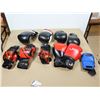 Image 1 : LOT: 12 GANTS DE BOXE INADAPTÉ LOGO JKS COULEURS ASST GR: ASST
