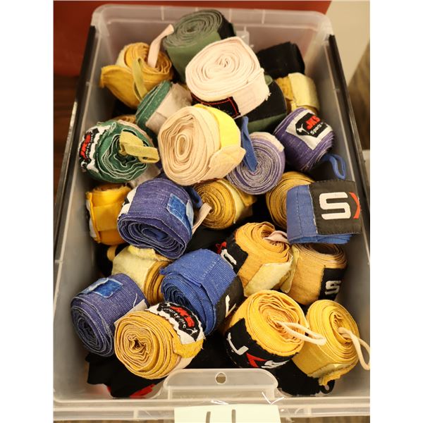 LOT: 70+ BANDAGE POUR LES MAINS DU BOXEUR ASST