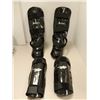 Image 1 : LOT: 2 PAIRES DE PROTÈGE-TIBIAS NOIR GR: ASST