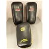 Image 1 : LOT: 3 PADS POUR COUP DE PIED LOGO JKS ASST *USAGÉ*