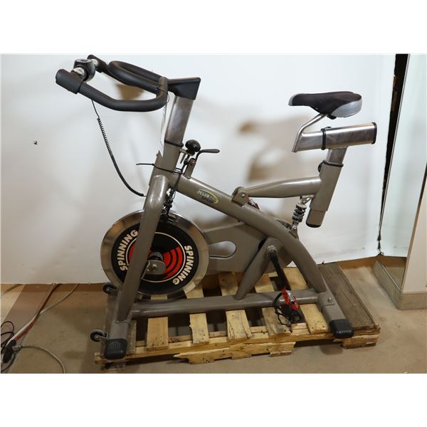 VÉLO D'EXERCICE CLUB PRO SPK08