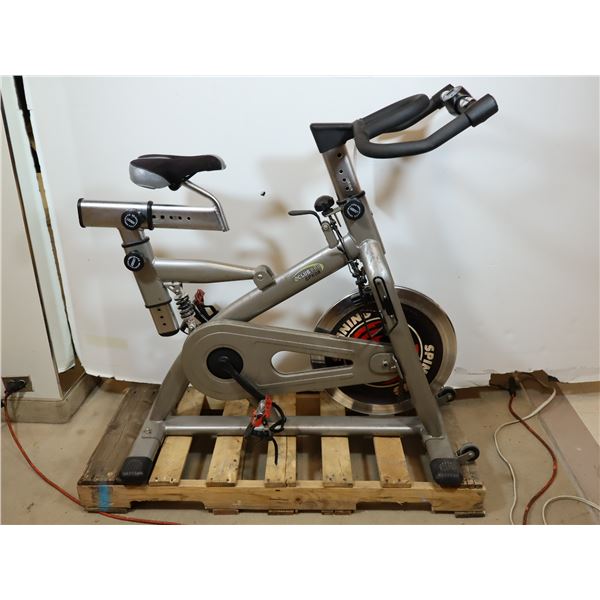 VÉLO D'EXERCICE CLUB PRO SPK08