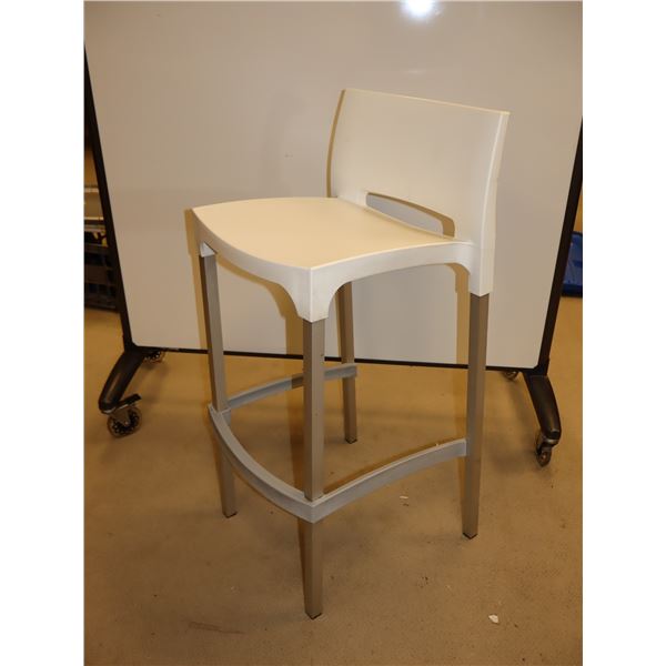 TABOURET DE BAR BLANC/GRIS PLASTIQUE/METAL