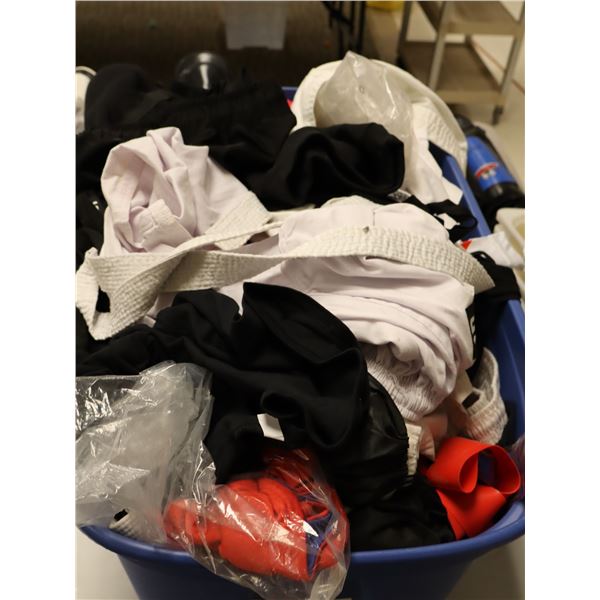 VÊTEMENTS PERDUS ET TROUVÉS - BAC INCLUSE