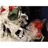 Image 2 : VÊTEMENTS PERDUS ET TROUVÉS - BAC INCLUSE