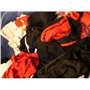 Image 3 : VÊTEMENTS PERDUS ET TROUVÉS - BAC INCLUSE