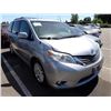 Image 2 : 2011 Toyota Sienna