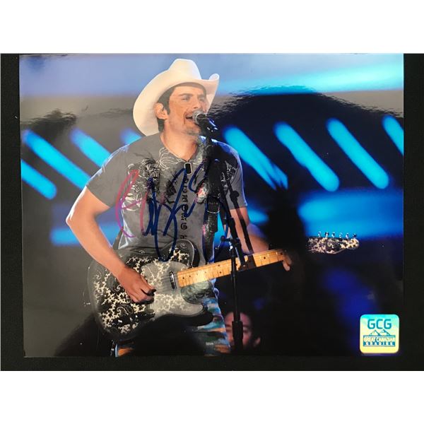 BRAD PAISLEY SIGNED 8X10 - GCG COA