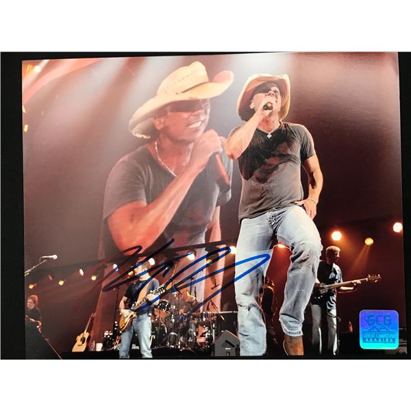 TIM MCGRAW SIGNED 8X10 - GCG COA