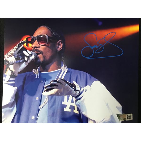 SNOOP DOGG SIGNED 8X10 PHOTO WITH COA