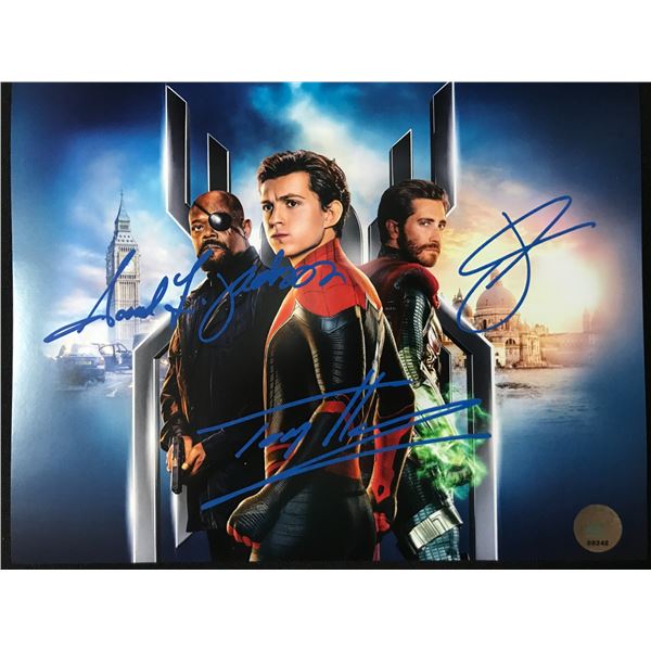 TRIPLE SIGNED SPIDERMAN 8X10 HOLLAND, JACKSON AND GYLLENHAAL - KB COA