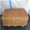 Image 4 : Wicker Picnic Basket