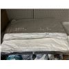 Image 2 : Lot of 2 George Courey Queen-Size Pillow Covers, Model L837