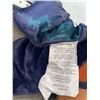 Image 2 : Below Zero wearable outdoor blanket